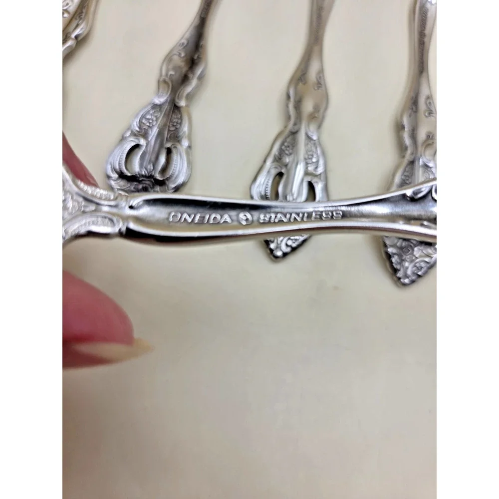 Oneida set stainless